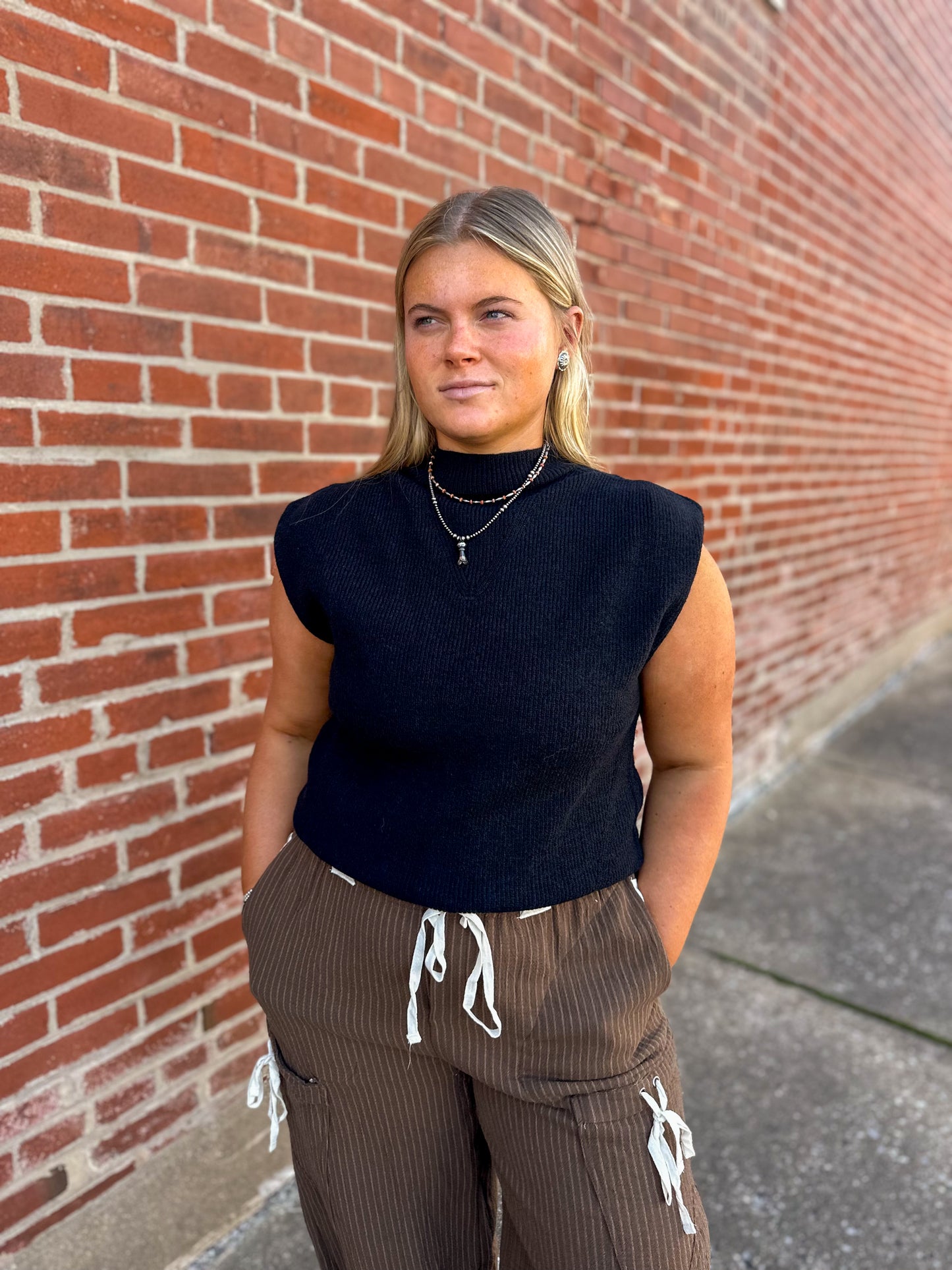 Gringa Black Sweater Vest Pullover