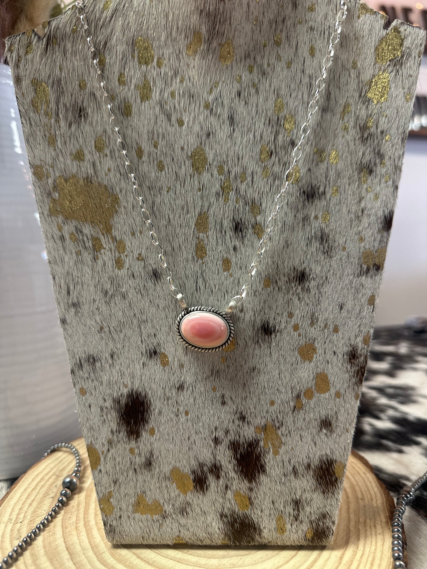 Prairie Pink Conch Necklace-16 in.