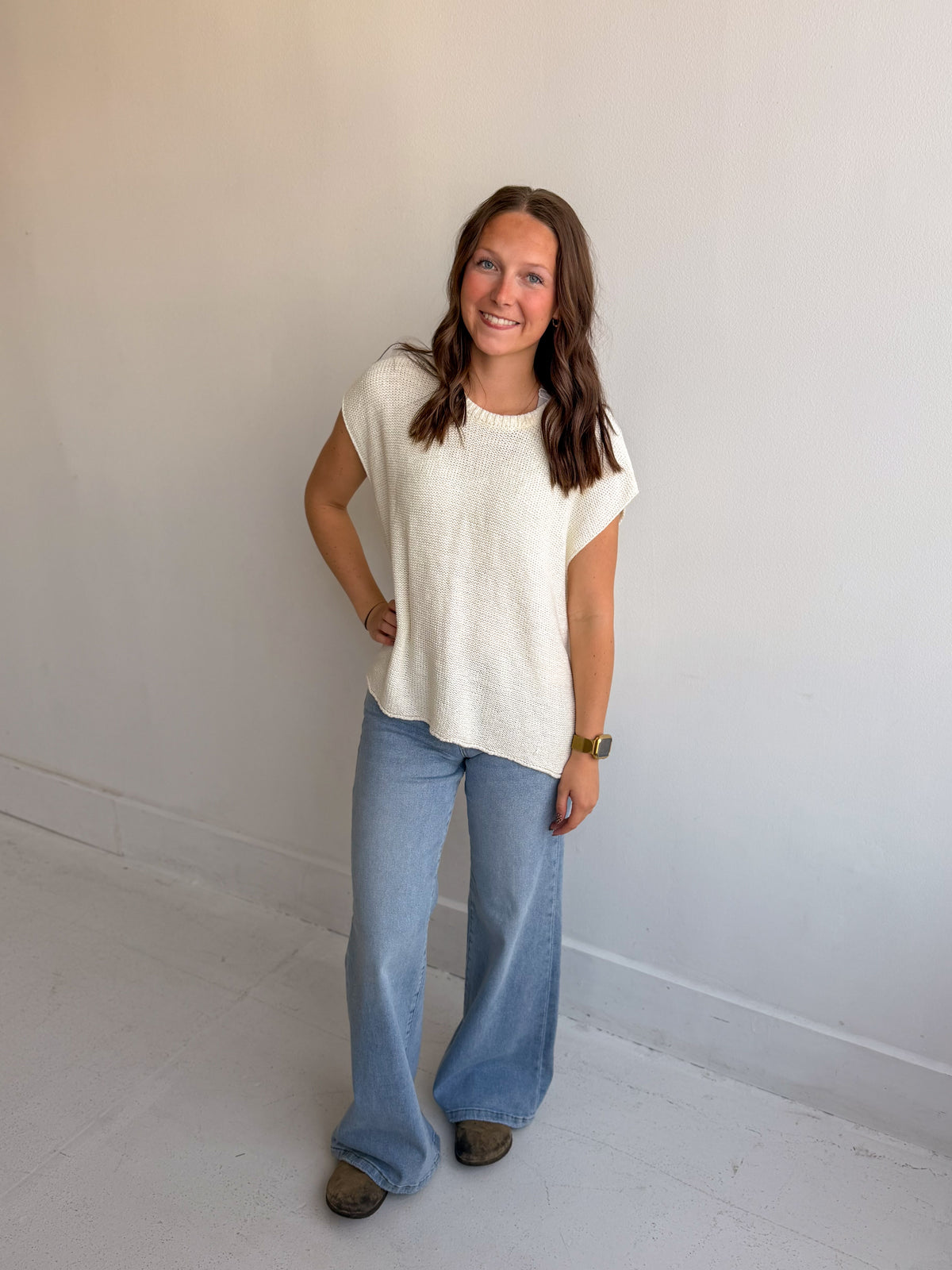 Crewneck Basic Sweater Vest in White